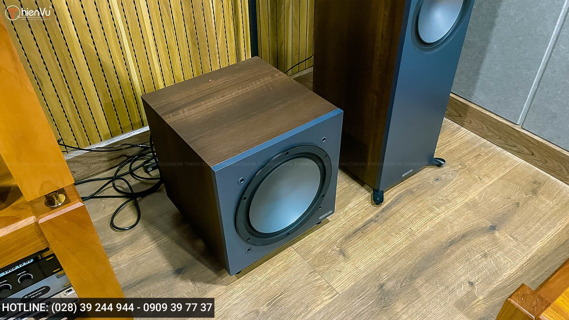 loa-sub-monitor-audio-bronze-w10-chinh-hang