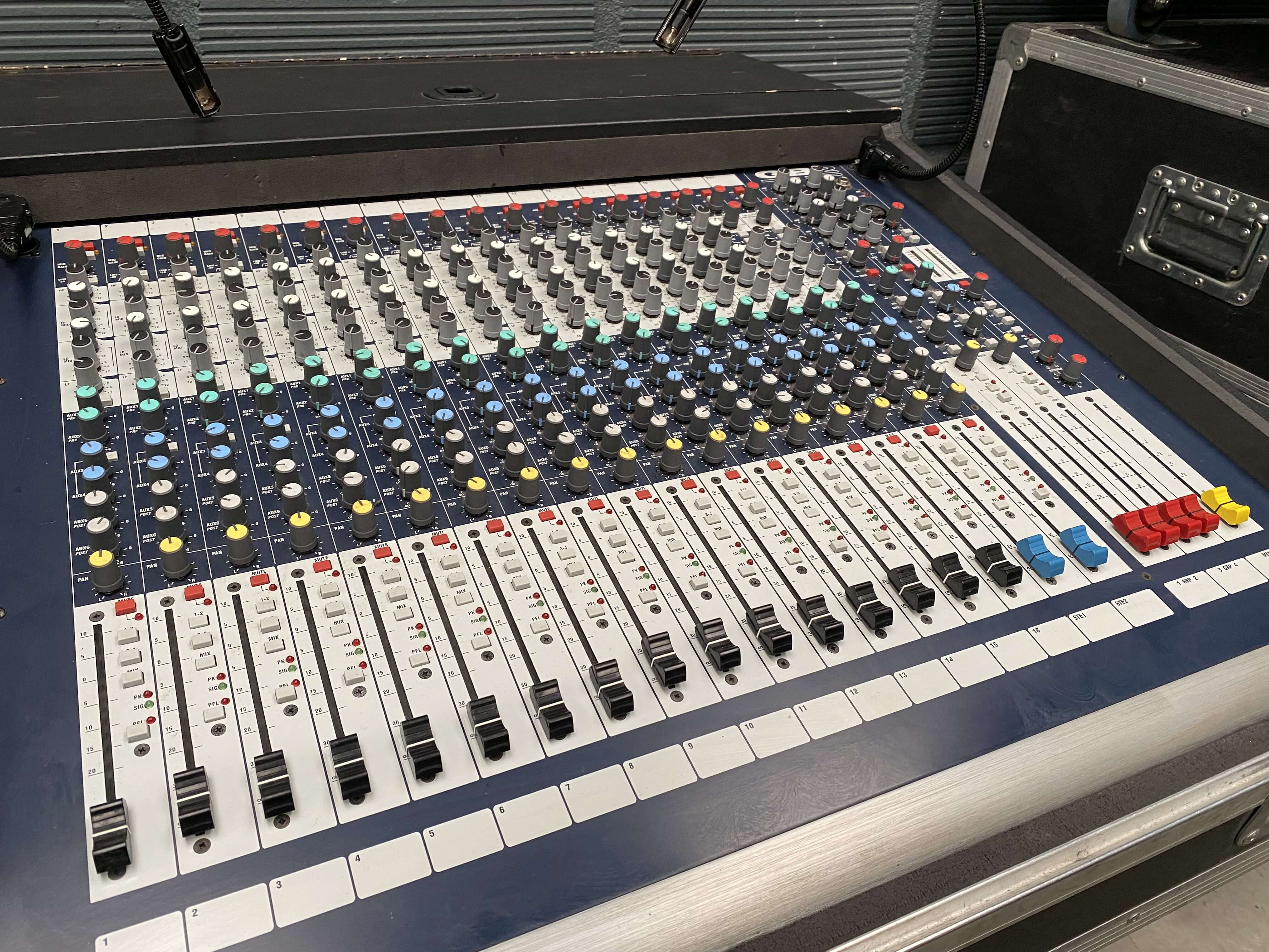 mixer-soundcraft-gb2-16ch-console-chuyen-nghiep