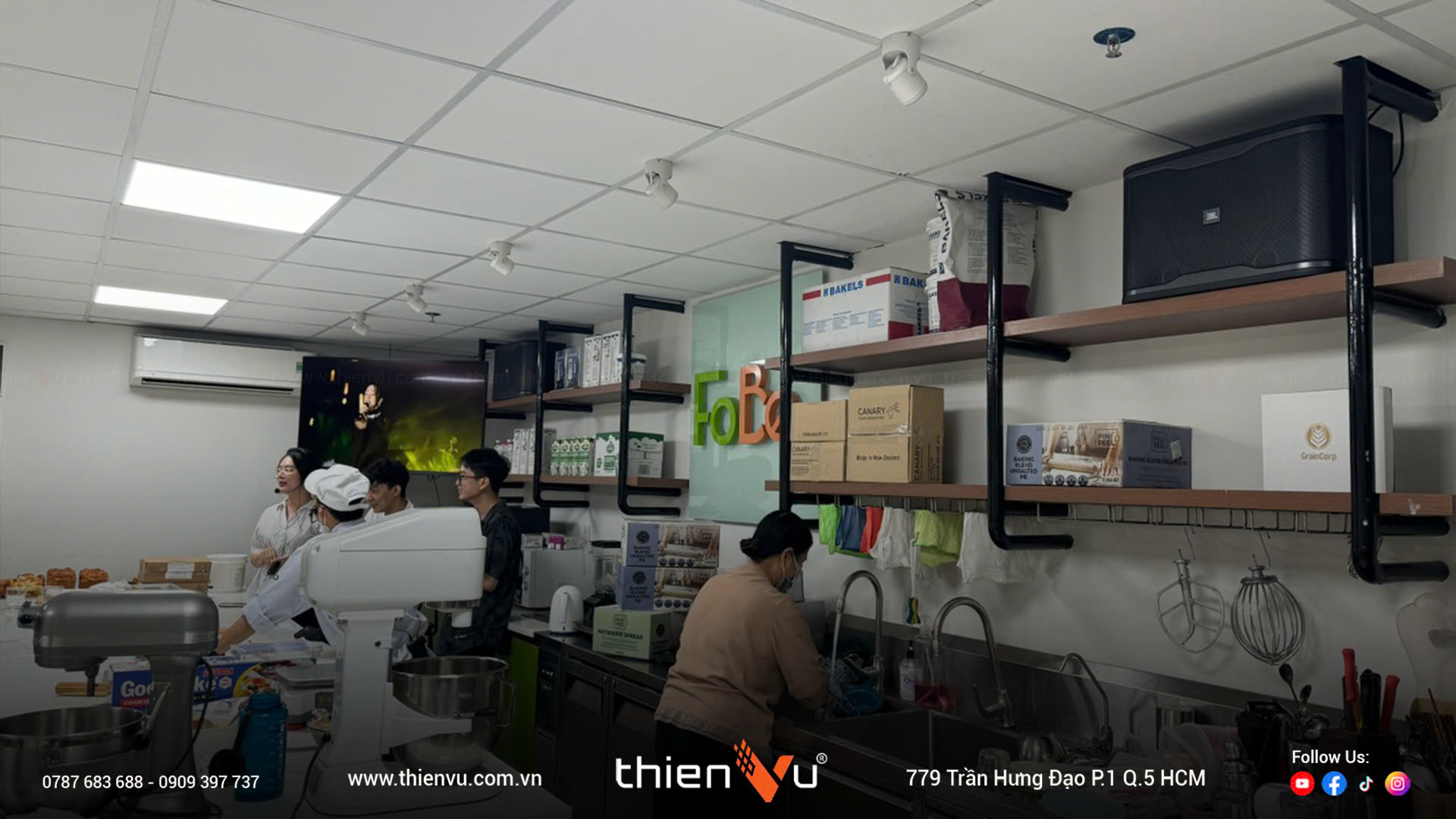 don-vi-lap-he-thong-am-thanh-nha-hang-cafe-jbl-rm210-thien-vu-audio