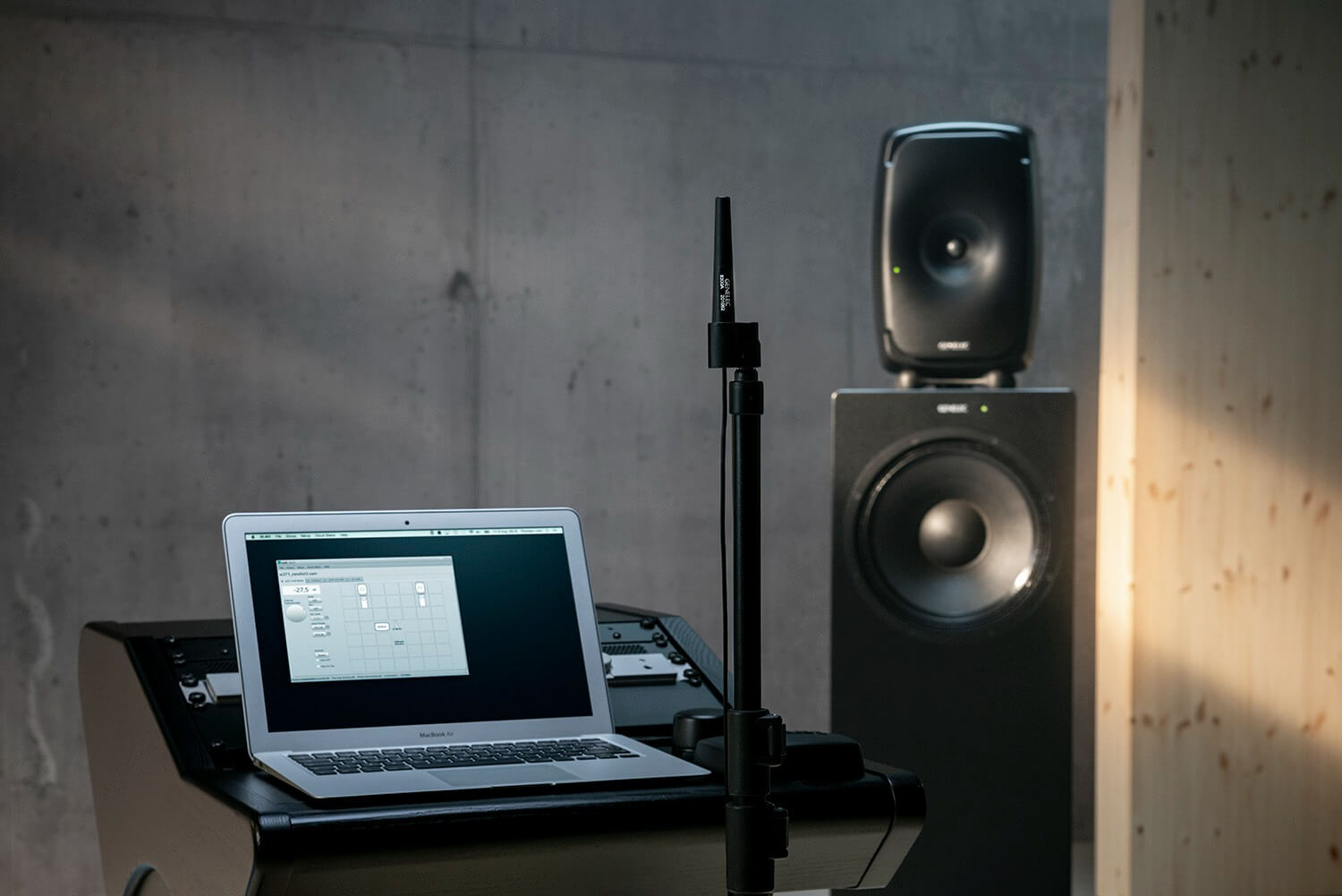 loa-kiem-am-genelec-8351b-chinh-hang-mua-tai-thien-vu-audio