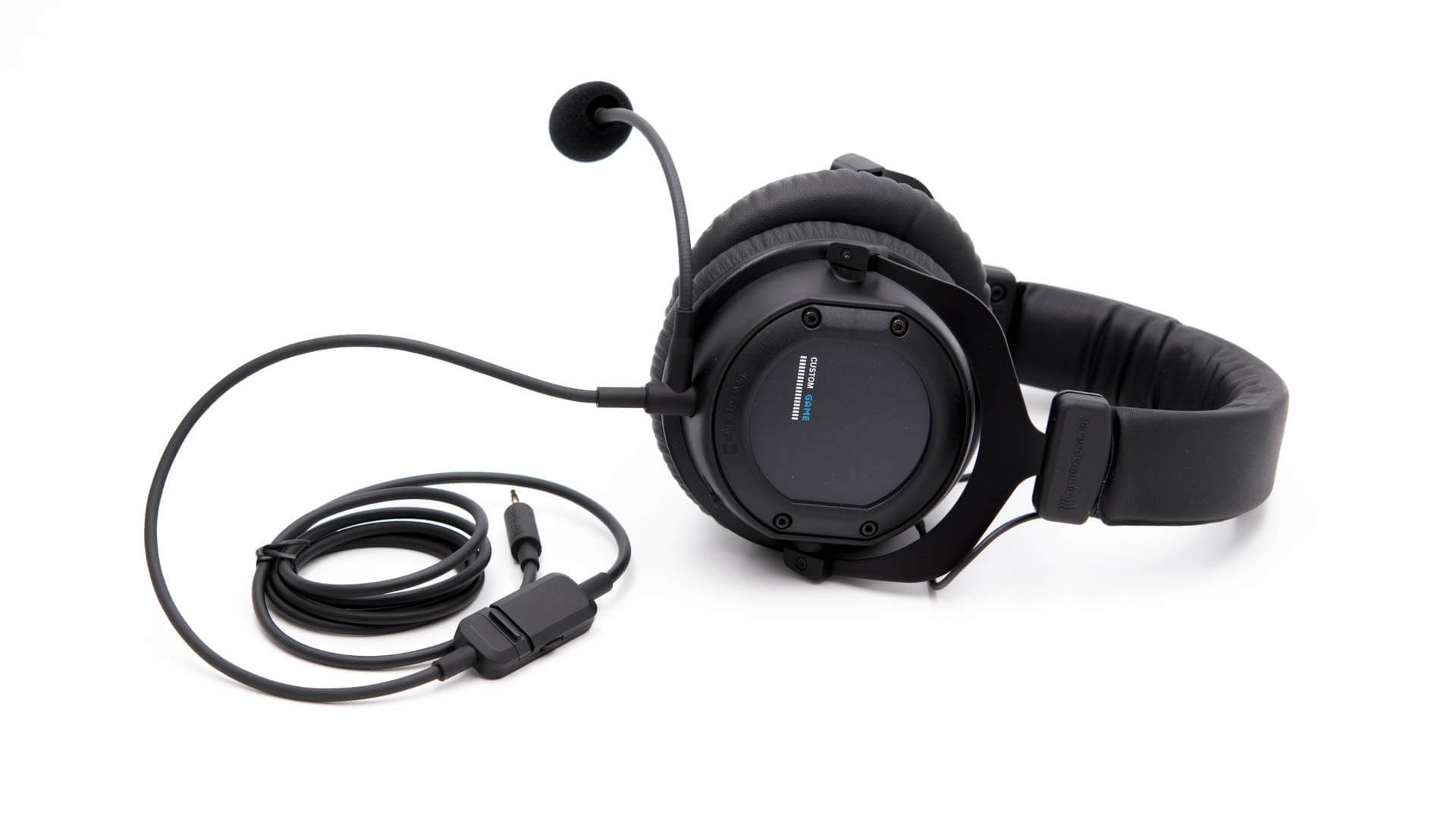 ngoai-hinh-hien-dai-tai-nghe-beyerdynamic-custom-game