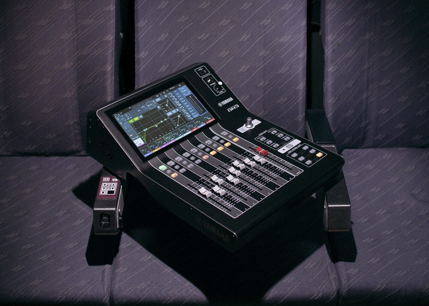 mixer-yamaha-dm3